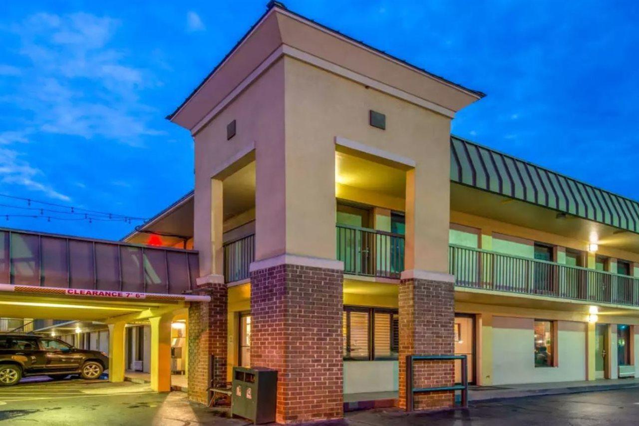 Quality Inn Savannah Historic District Екстер'єр фото
