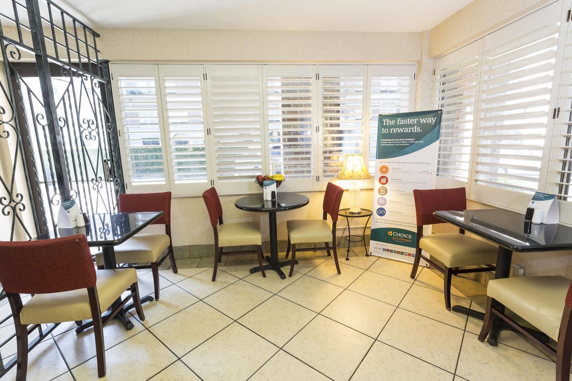 Quality Inn Savannah Historic District Екстер'єр фото