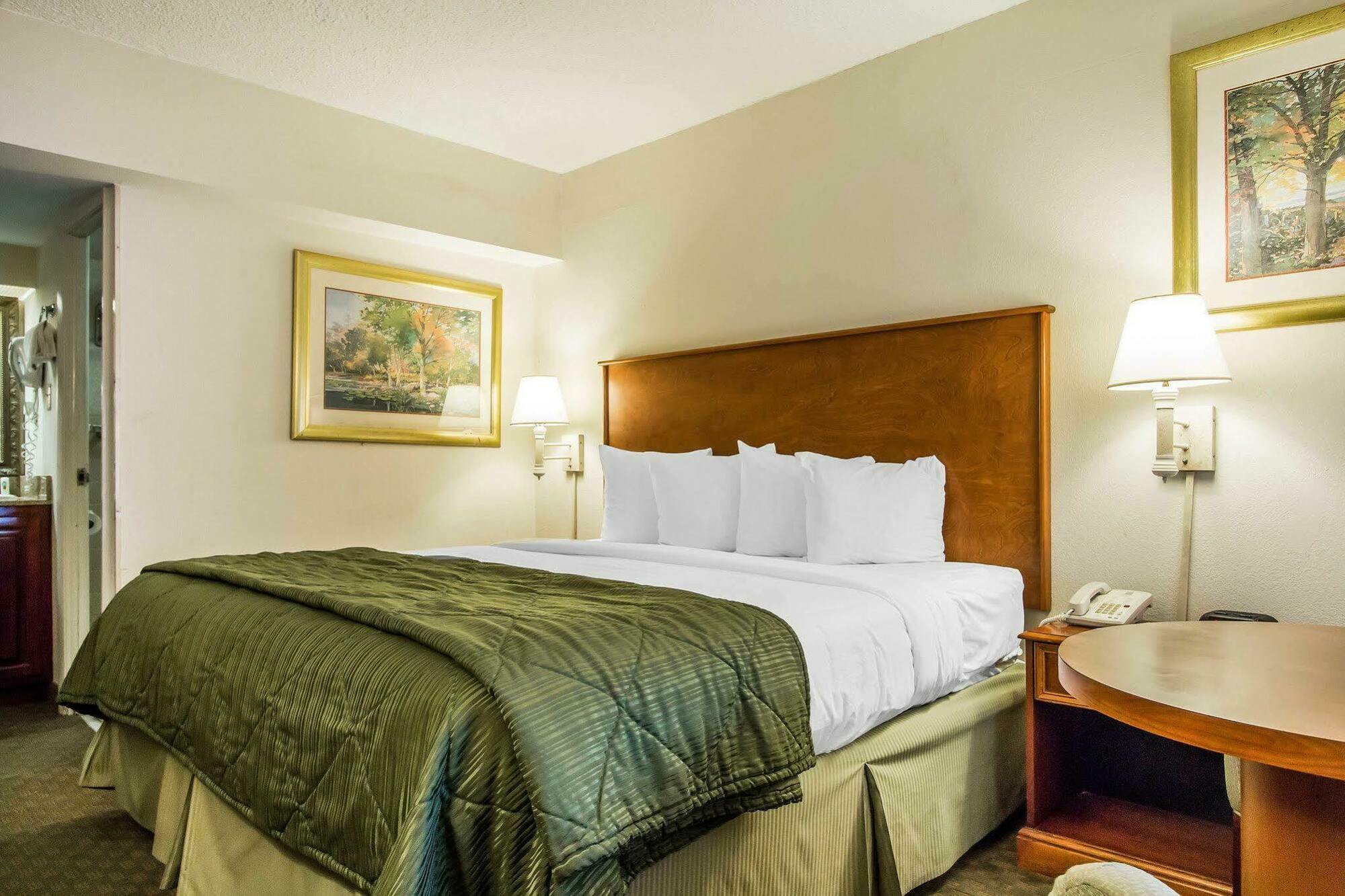 Quality Inn Savannah Historic District Екстер'єр фото